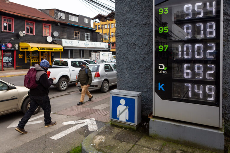 Por segunda semana consecutiva: Enap anunció alza en $6,3 por litro en todas las bencinas