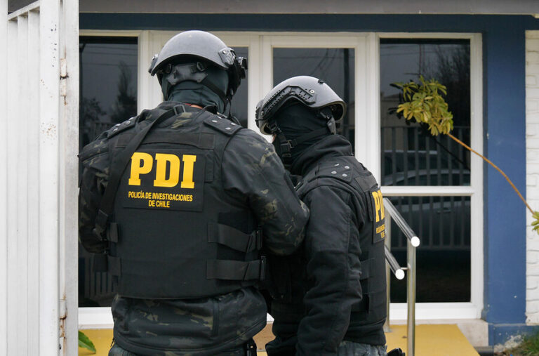 Funcionarios de la Policía de Investigaciones fueron emboscados y asaltados en Los Vilos