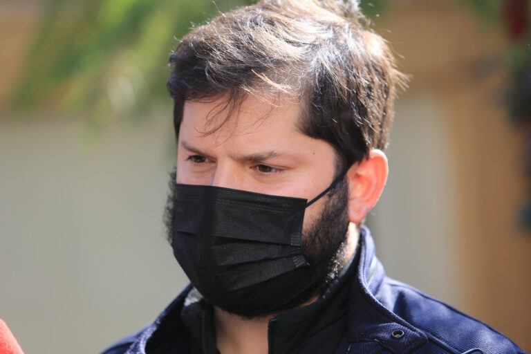 Boric por liderazgo de Kast en Cadem: 