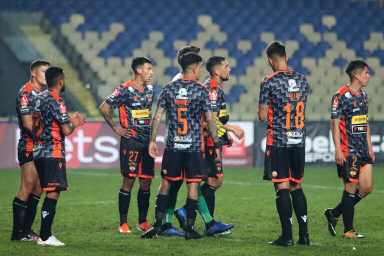 Cobreloa fue sancionado con la perdida de tres puntos por haber alineado a un jugador suspendido