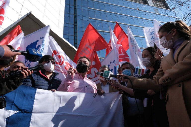 Llaman a parlamentarios a aprobar feriado irrenunciable del 17 de septiembre