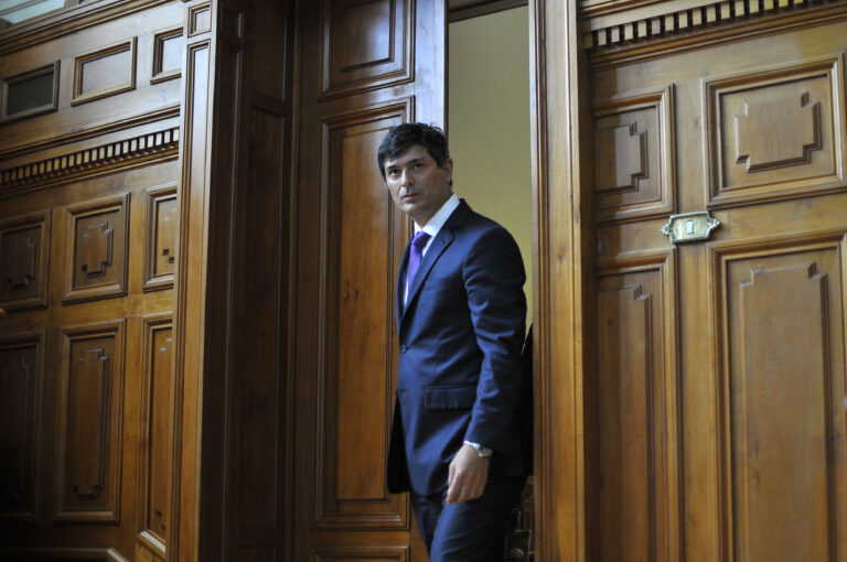 Abogado de Parisi descarta que el candidato no quiera viajar a Chile por orden de arraigo