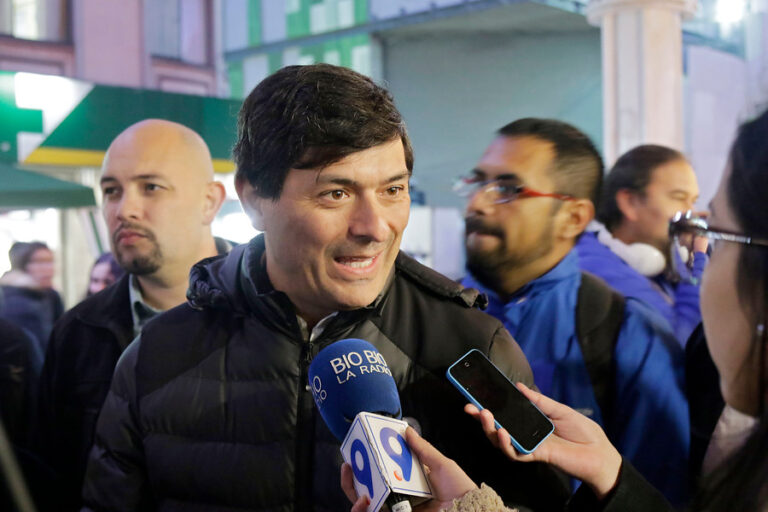 Parisi afirma no haber sido notificado de millonaria deuda en pensión alimenticia: Su abogado confirma orden de arraigo