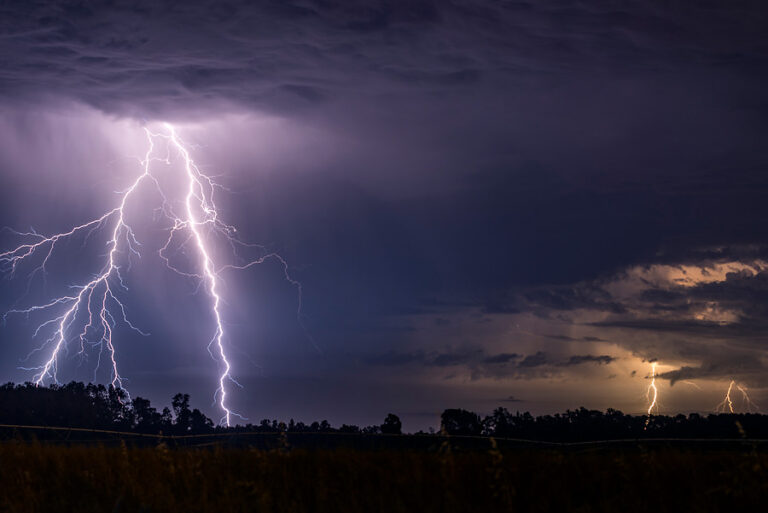 Meteorología alerta por posibles tormentas eléctricas entre las regiones de Valparaíso y Los Lagos