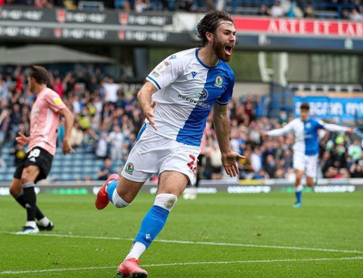 Brereton se lució con su primer hattrick: 