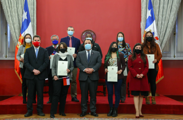 1.350 personas extranjeras han recibido cartas de nacionalización en 2021