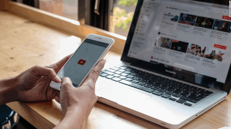 YouTube eliminará videos que difundan información errónea sobre vacunas contra COVID-19 ya aprobadas