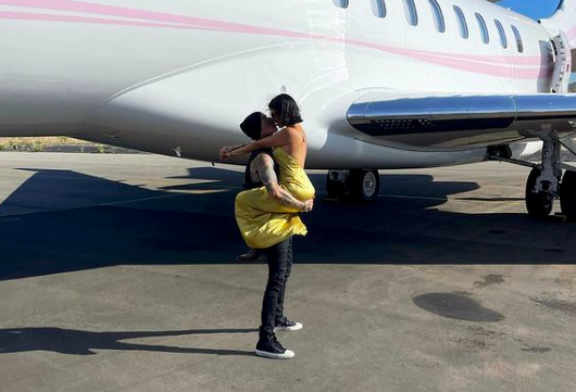 Volvió a viajar después de 13 años: Travis Barker dice que se siente 