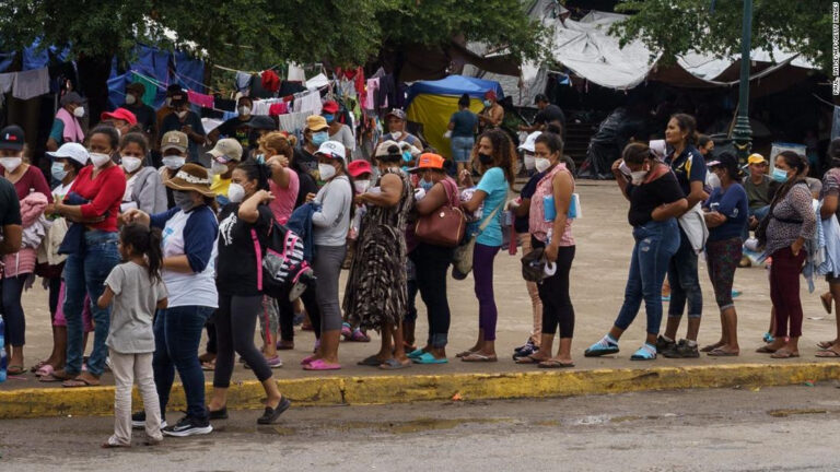 Por orden de salud pública: Juez bloquea al gobierno de Biden de expulsar a familias migrantes