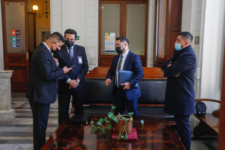 PDI llegó hasta la sede de la Convención Constitucional tras denuncia de la mesa directiva contra Rojas Vade