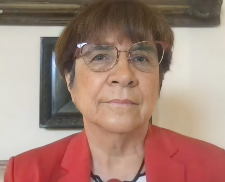 Carmen Hertz y realización de Parada Militar: 