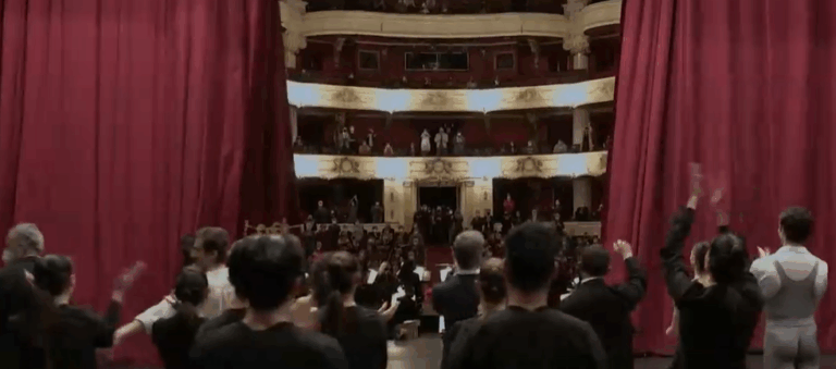 Ovación y lágrimas: Así fue el emotivo retorno del Teatro Municipal tras la para más larga de su historia