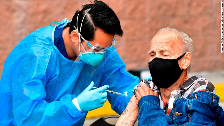 CVS comenzará a entregar dosis de refuerzo de la vacuna Pfizer