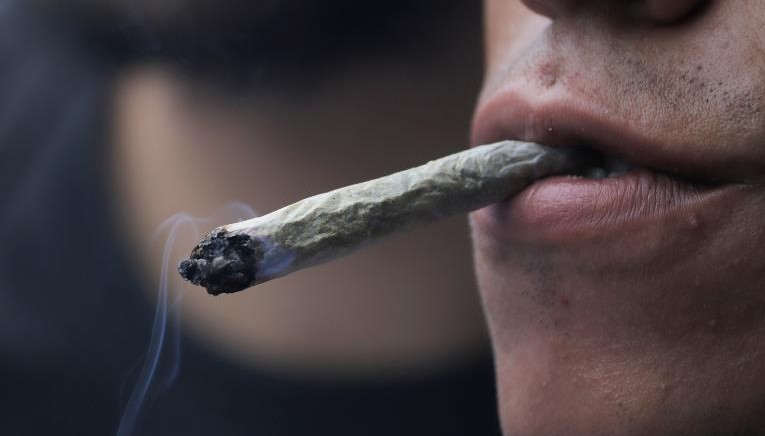 Investigación: Consumidores de cannabis tienen casi el doble de probabilidades de sufrir un ataque cardíaco