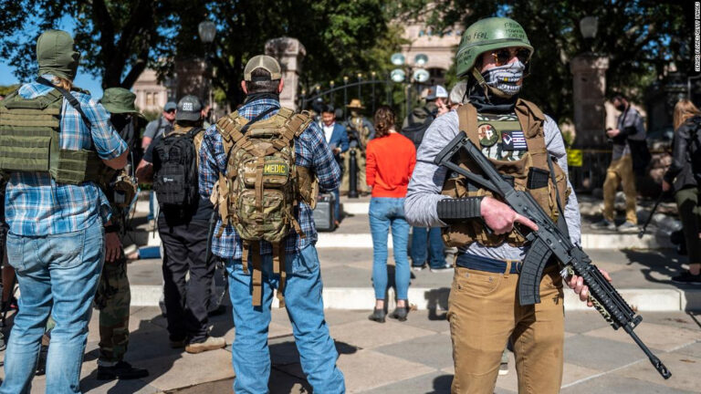 Nueva ley en Texas permite a las personas portar armas de fuego sin permiso
