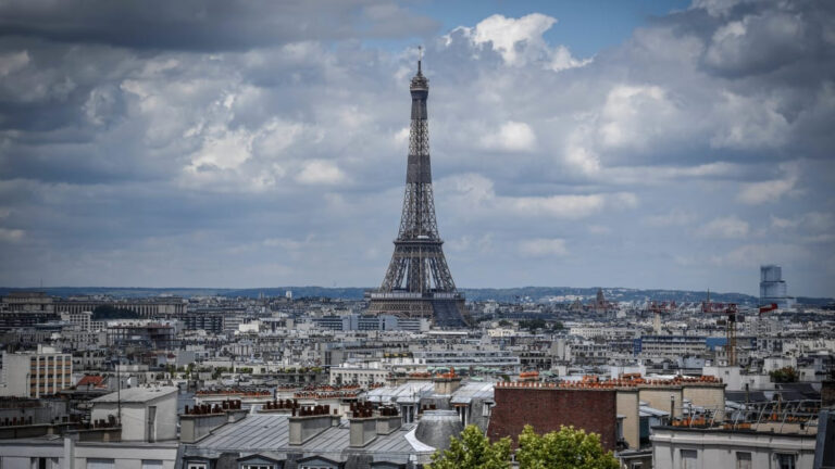 Por motivos no esenciales: Francia prohíbe el ingreso de turistas estadounidenses no vacunados