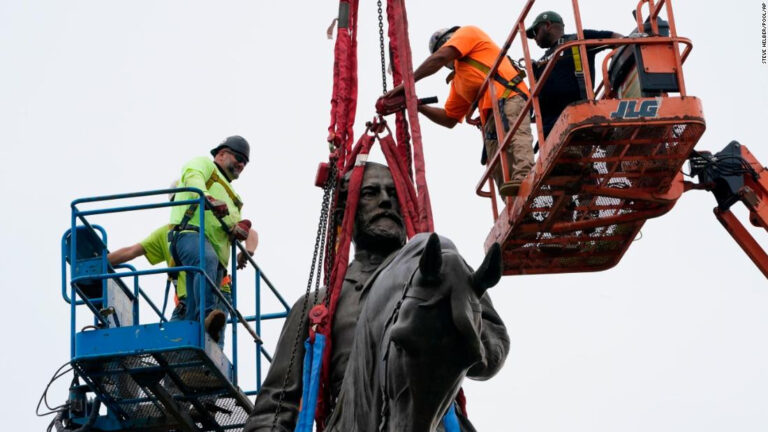 Retiraron la última estatua confederada que quedaba en el estado de Virginia