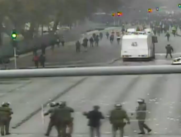 Barricadas y un paradero incendiado: Incidentes en la nueva conmemoración del 11 de septiembre