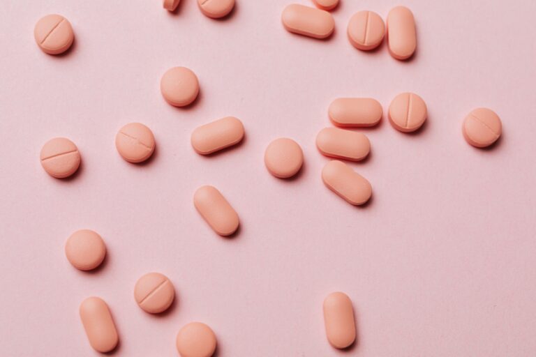 Pfizer comienza los preparativos para iniciar ensayos clínicos de nueva píldora contra el COVID-19