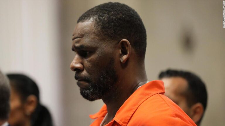 Cantante R. Kelly fue condenado por extorsión y tráfico sexual