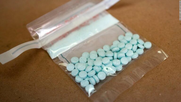 Las muertes por sobredosis de drogas superaron por primera vez las 100 mil anuales en Estados Unidos