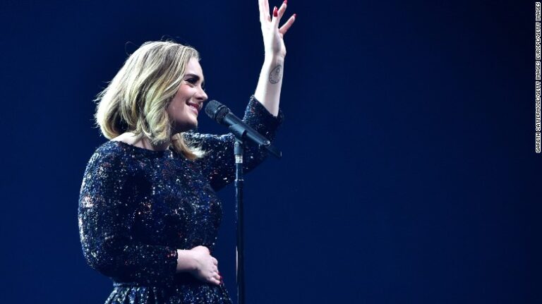 Adele sorprende a sus seguidores con un pequeño adelanto de 