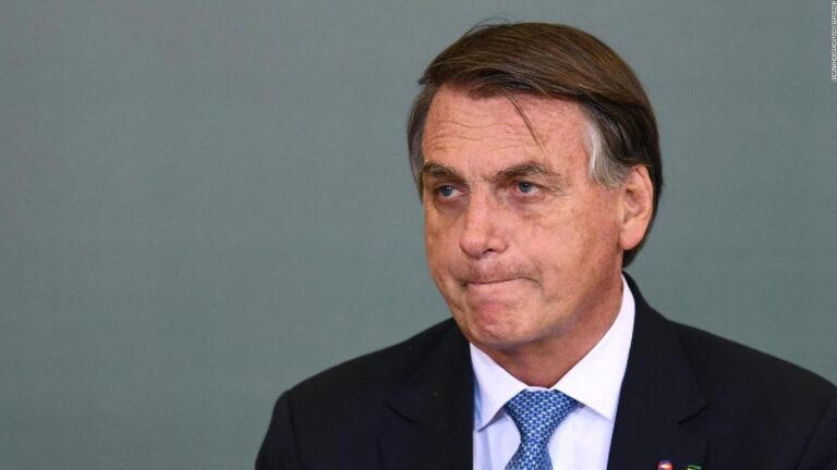 Senadores brasileños quitan recomendación de cargos de homicidio contra Jair Bolsonaro