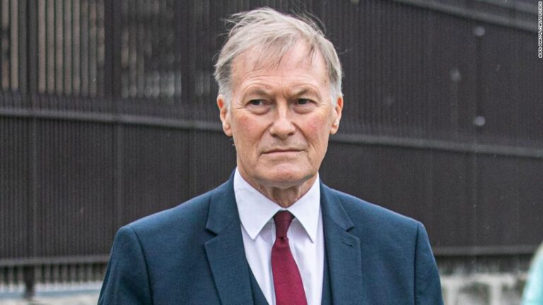 Reino Unido: Muere legislador David Amess tras ser apuñalado durante reunión con votantes