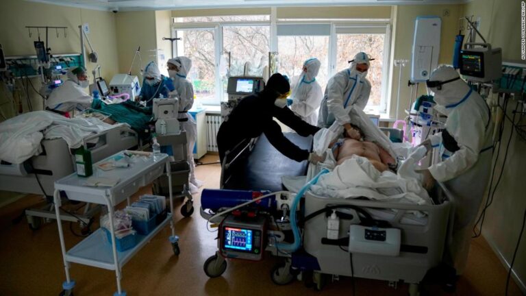 Rusia decreta semana no laboral tras alza en muertes por COVID-19