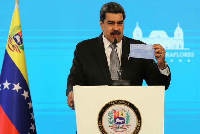 Maduro arremetió contra Bolsonaro por dichos sobre vacunas: 