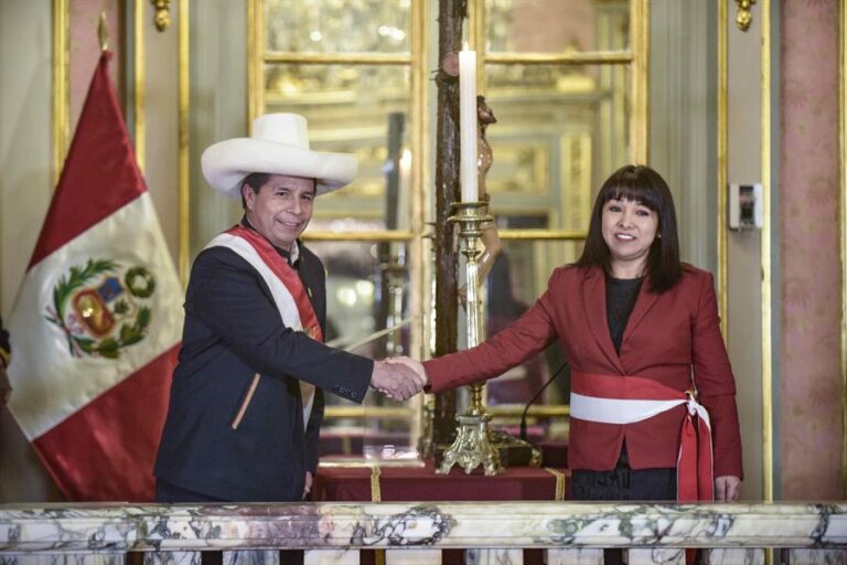 Congreso peruano busca facilitar la destitución de Pedro Castillo e impedir la realización de una Asamblea Constituyente
