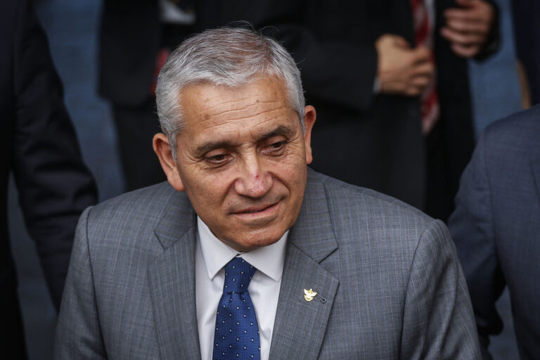 Fiscalía pide prisión preventiva para Héctor Espinosa, ex director general de la PDI