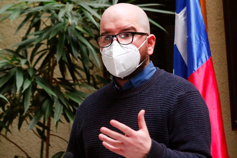 Jackson no descarta “generar mayor precisión” sobre delitos que puedan ser indultados por proyecto de ley