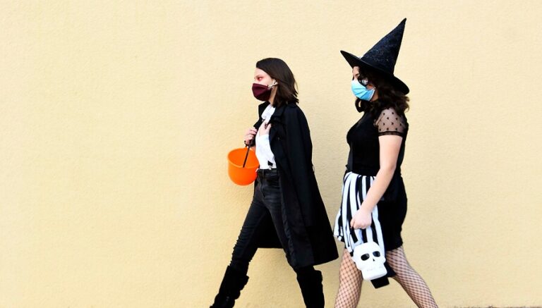 Máscaras no reemplazan la mascarilla: 6 recomendaciones para prevenir contagios en Halloween