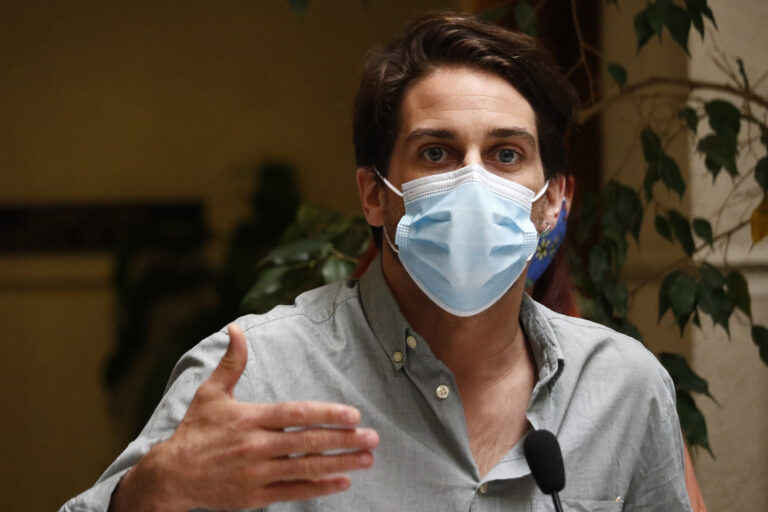 Gonzalo Winter dio negativo a su examen PCR y podrá votar la acusación constitucional contra Sebastián Piñera