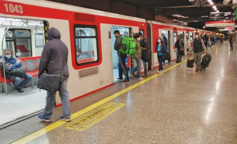 Conadecus demandó a Metro de Santiago tras caducar saldos por no uso de tarjetas Bip!