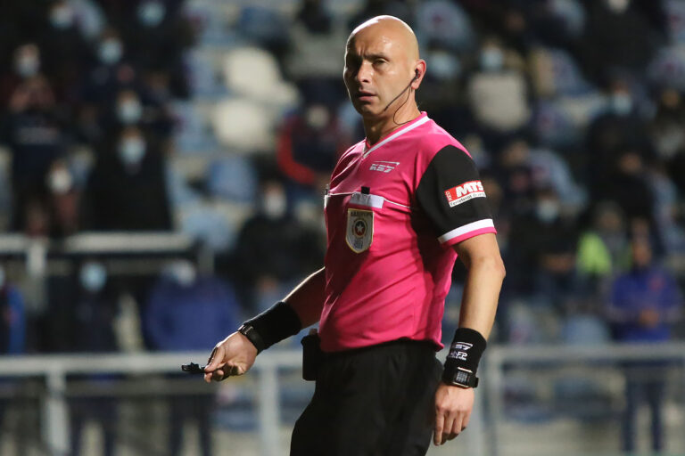 El árbitro César Deischler dirigirá este domingo su último partido en el profesionalismo