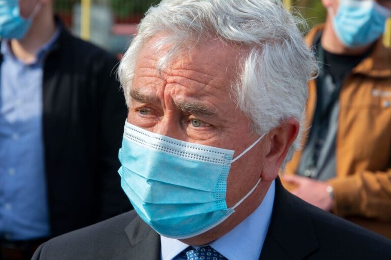 Ministro Paris aseguró que retrotraerán medidas si hay un aumento significativo en los casos de COVID-19
