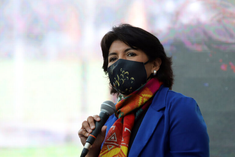 Provoste responde por demanda contra su esposo por licitación de Junaeb: “Es bien curioso, la candidata soy yo