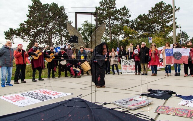 Chilenos se manifestaron en la Corte Penal Internacional por las violaciones a los DD.HH. ocurridas en el 18-O
