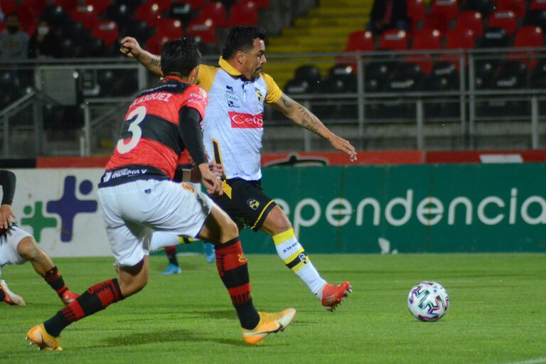 Primera B: Coquimbo Unido superó a Rangers en Talca y se consolida en la cima del ascenso