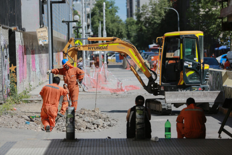 INE: Desempleo cae a 8,4% en trimestre de julio a septiembre