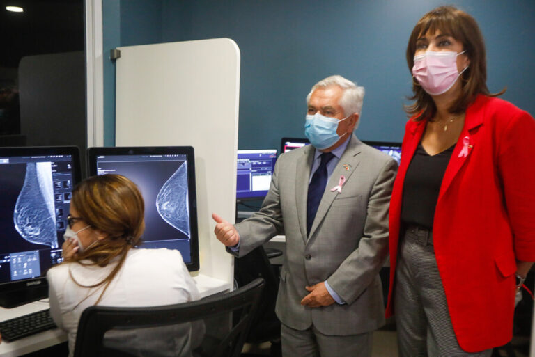 Día Internacional del Cáncer de Mama: Autoridades llaman a realizarse el autoexamen y la mamografía