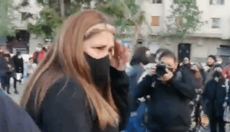 Con insultos y escupos: Agreden a la 