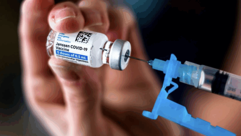 Asesores de la FDA votan unánimemente para recomendar dosis de refuerzo de la vacuna J&J en mayores de 18 años