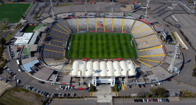 Cortejo fúnebre de 30 vehículos ingresó a las dependencias del Estadio Monumental
