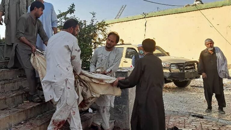 Al menos 20 personas murieron tras explosión en mezquita chiita de Afganistán