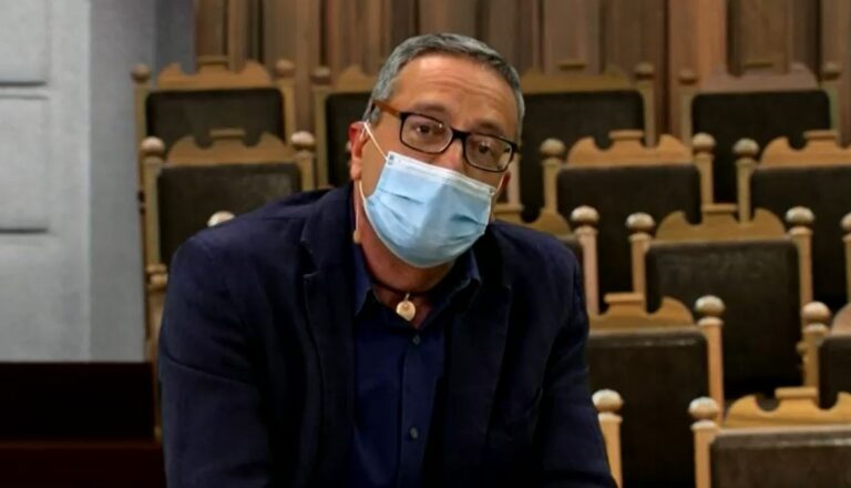 Fontaine sobre prestación de salud y educación en nueva Constitución: 