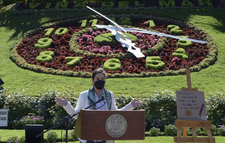 Alcaldesa Ripamonti declaró a Viña del Mar en emergencia ecológica y paralizó el reloj de flores por 24 horas