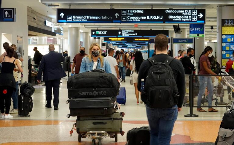 Extranjeros vacunados podrán entrar a EE.UU. desde el 8 de noviembre